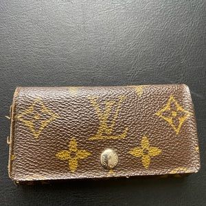 Louis Vuitton 4 keys holder